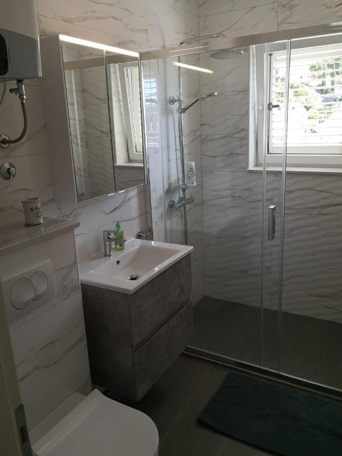 דוברובניק Two Bedroom Apartment With A Sea View & A Balcony מראה חיצוני תמונה