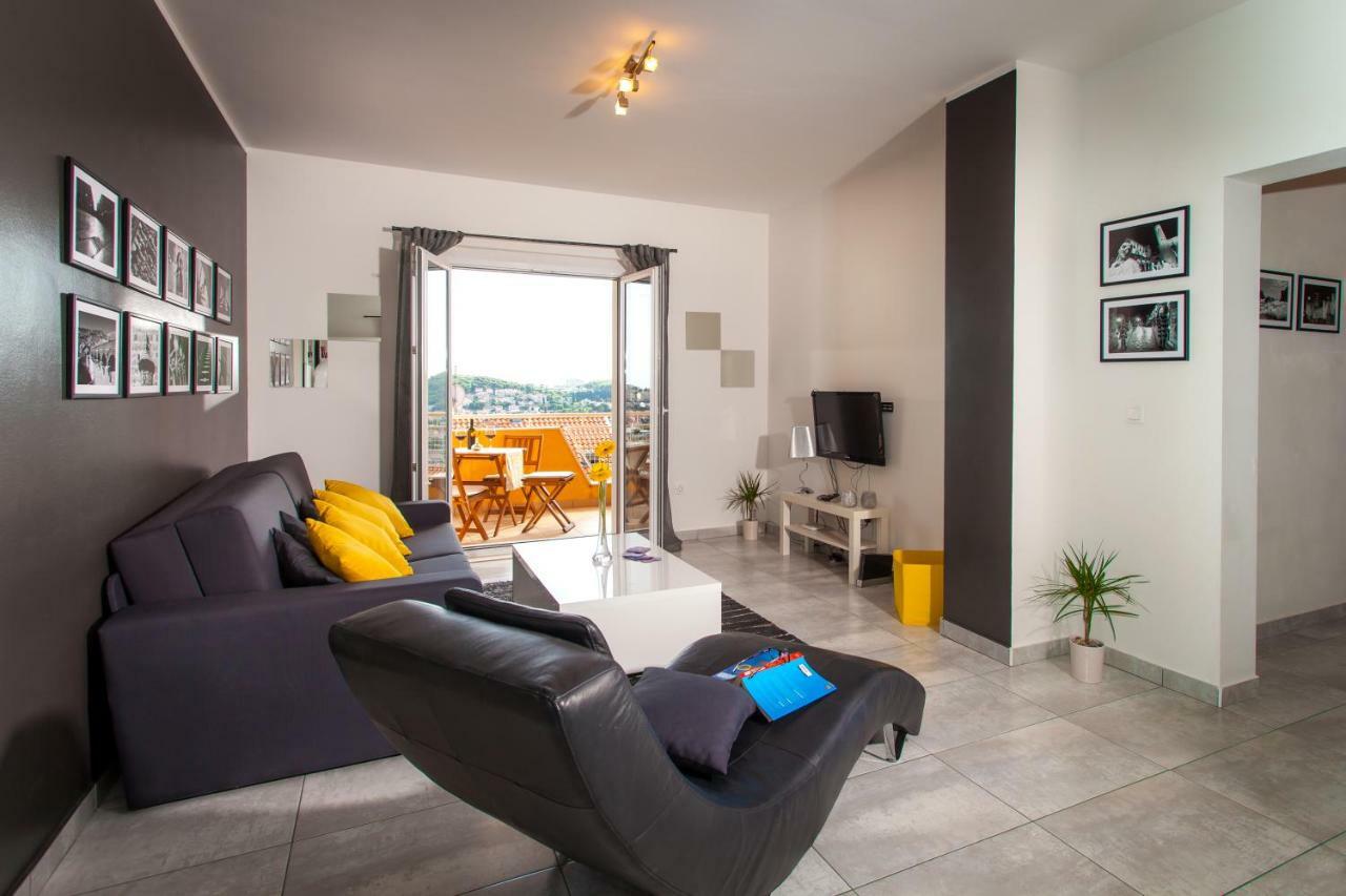 דוברובניק Two Bedroom Apartment With A Sea View & A Balcony מראה חיצוני תמונה
